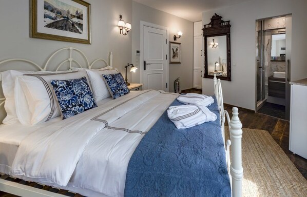 Deluxe Double Room (Bay Window)