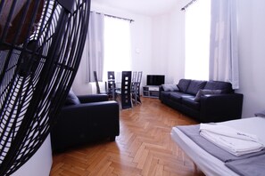 Apartment (3B) | Living room | Flat-screen TV - Residence Praha (Prague)