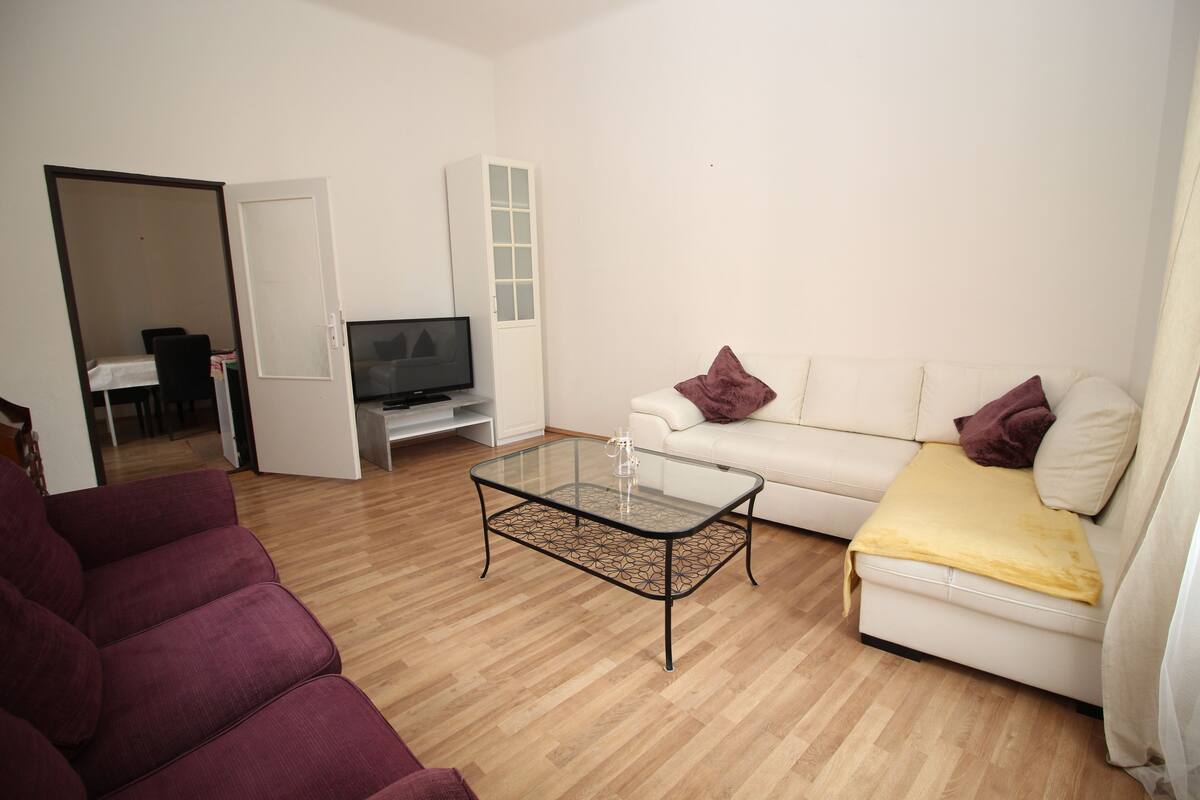 Apartamento (2C) | Área de estar | TV de tela plana