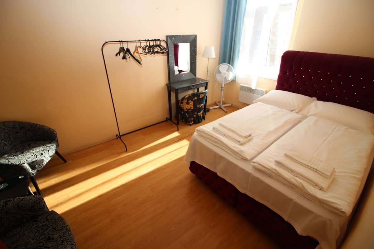 公寓 (2B) | 遮光窗帘、熨斗/熨衣板、免费 WiFi、特色装修