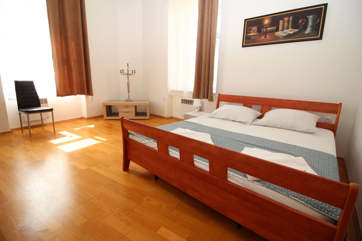Apartamento, 2 quartos (1B) | Individualmente decorados, individualmente mobiliados, cortinas blackout