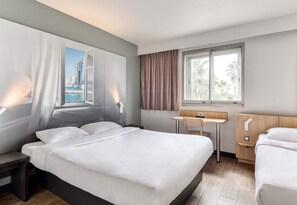 Escritorio, wifi gratis, ropa de cama