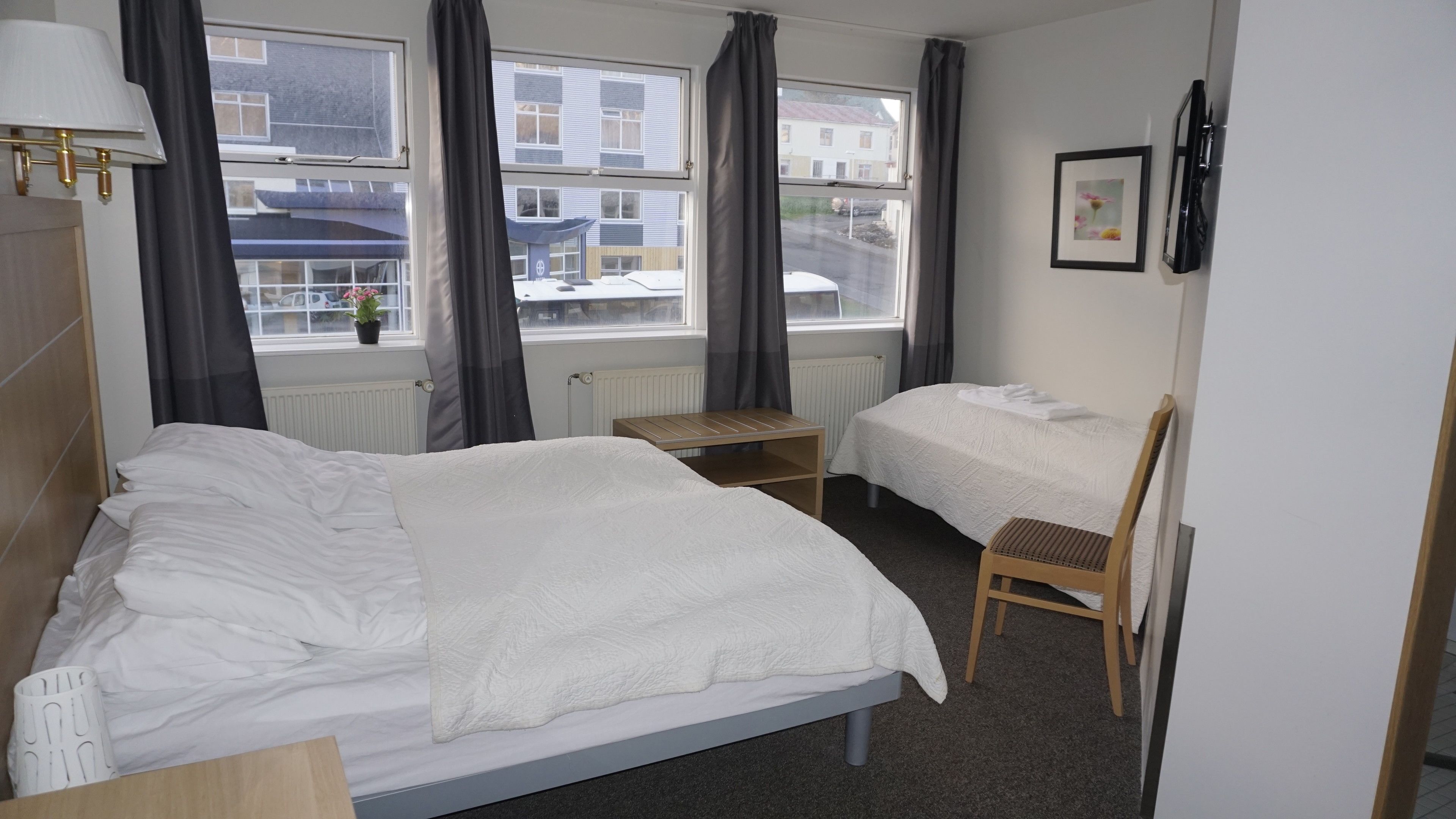 triple room, private bathroom | desk, blackout curtains, free cots/infant beds, free wifi