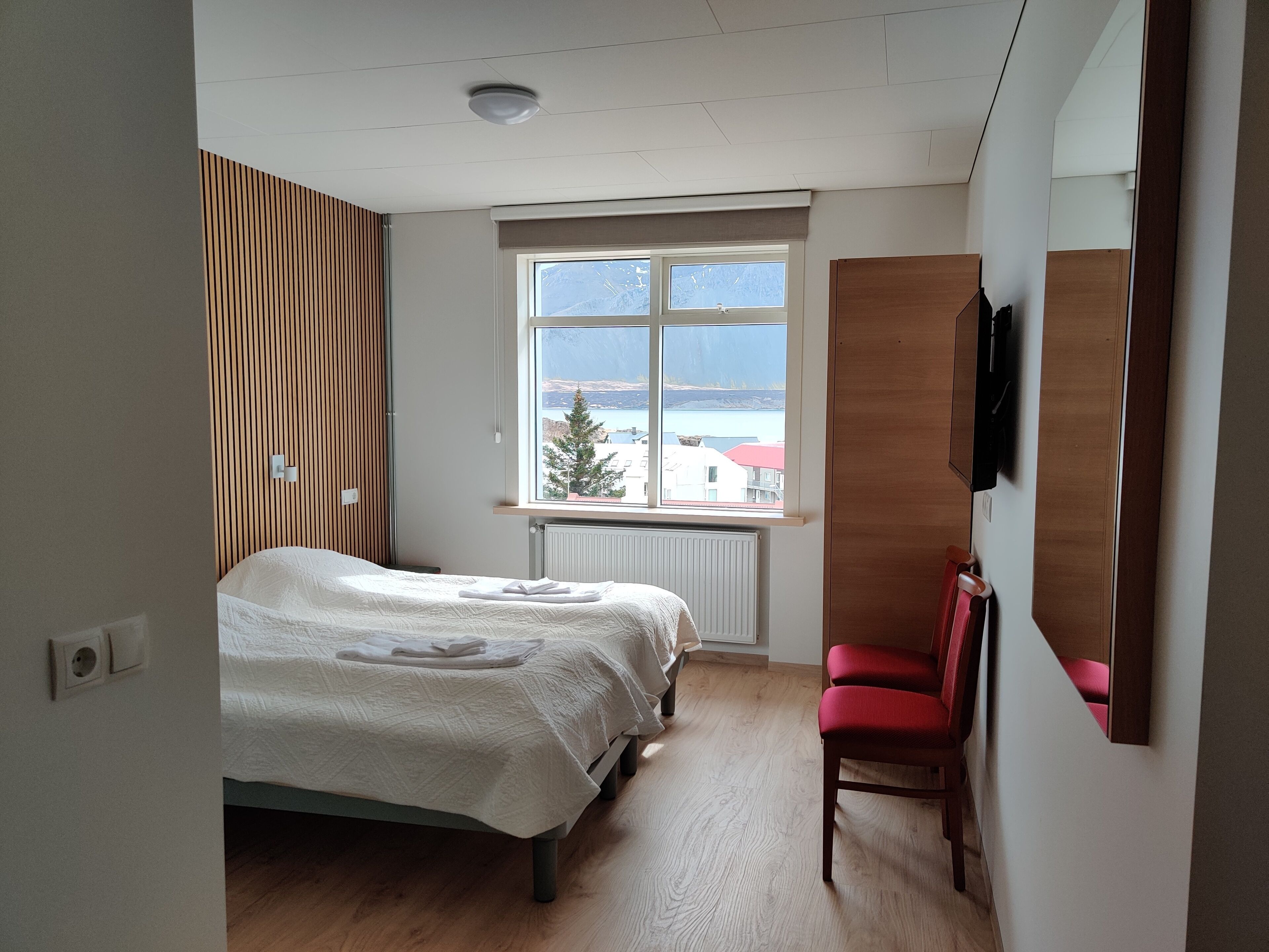 twin room, private bathroom | desk, blackout curtains, free cots/infant beds, free wifi