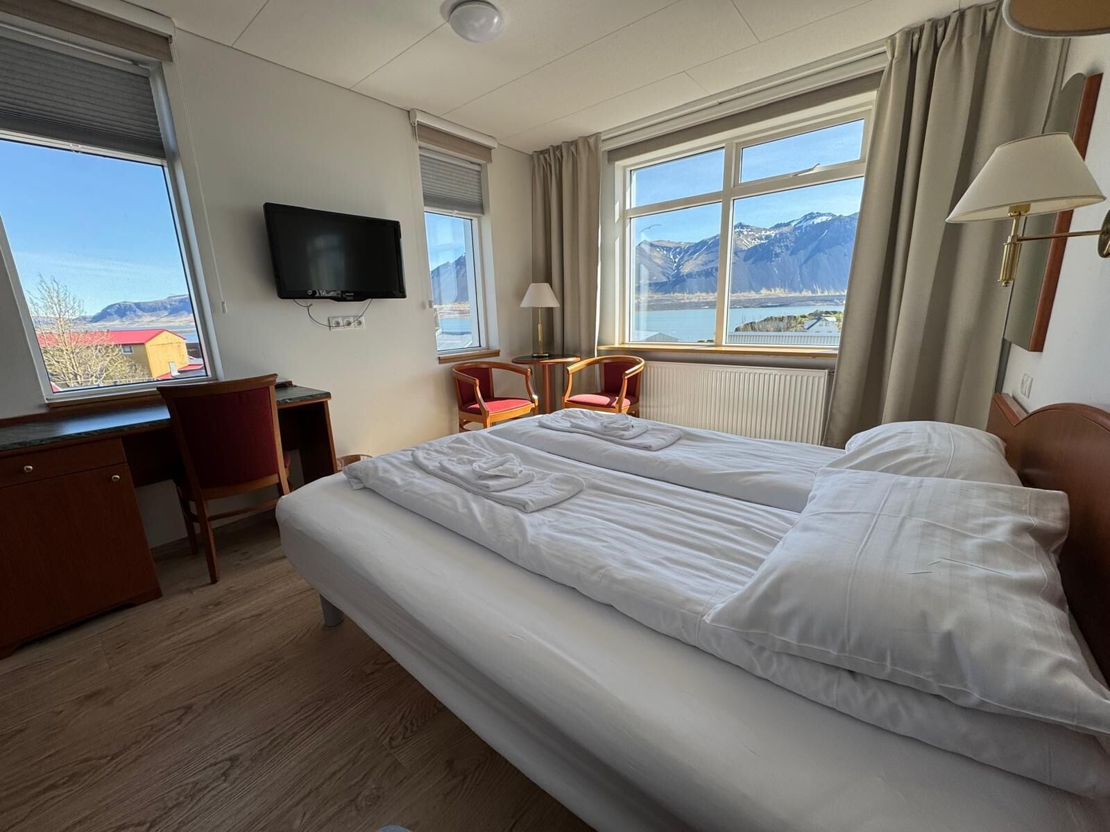 Kahden hengen huone, 1 keskisuuri parisänky, oma kylpyhuone | Pimennysverhot, ilmainen Wi-Fi, vuodevaatteet