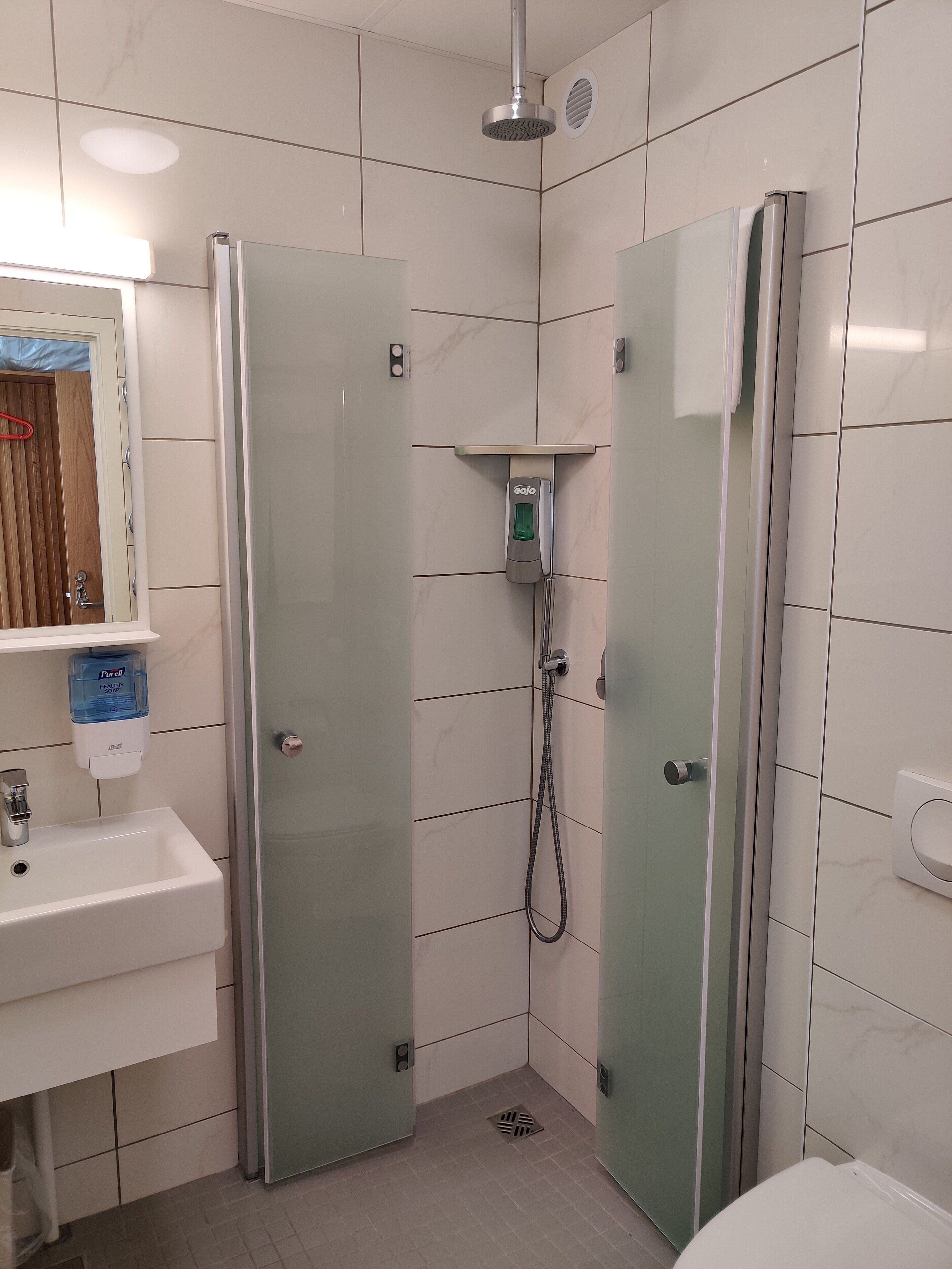 triple room, private bathroom | bathroom | shower, free toiletries, hair dryer, towels