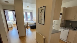 A modern apartment with a kitchen, dining area, and a bedroom. - Hótel Borgarnes (Borgarnes)