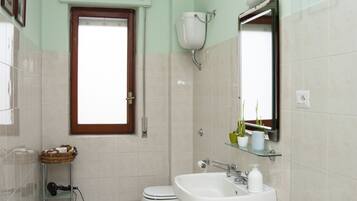 Artículos de tocador gratuitos, secador de pelo, batas, bidet