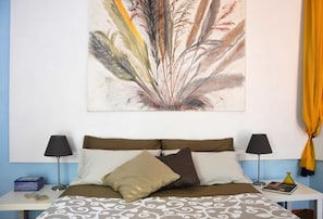 Deluxe-Doppelzimmer, Balkon | Schreibtisch, Zustellbetten, kostenloses WLAN, Bettwäsche