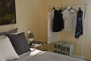 Klassieke tweepersoonskamer | Een bureau, extra bedden (toeslag), gratis wifi, beddengoed