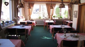 Lunch and dinner served, Regional cuisine - Pension Restaurant Schnorbus (Hallenberg)
