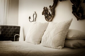 Decoración personalizada, muebles diferentes y escritorio 