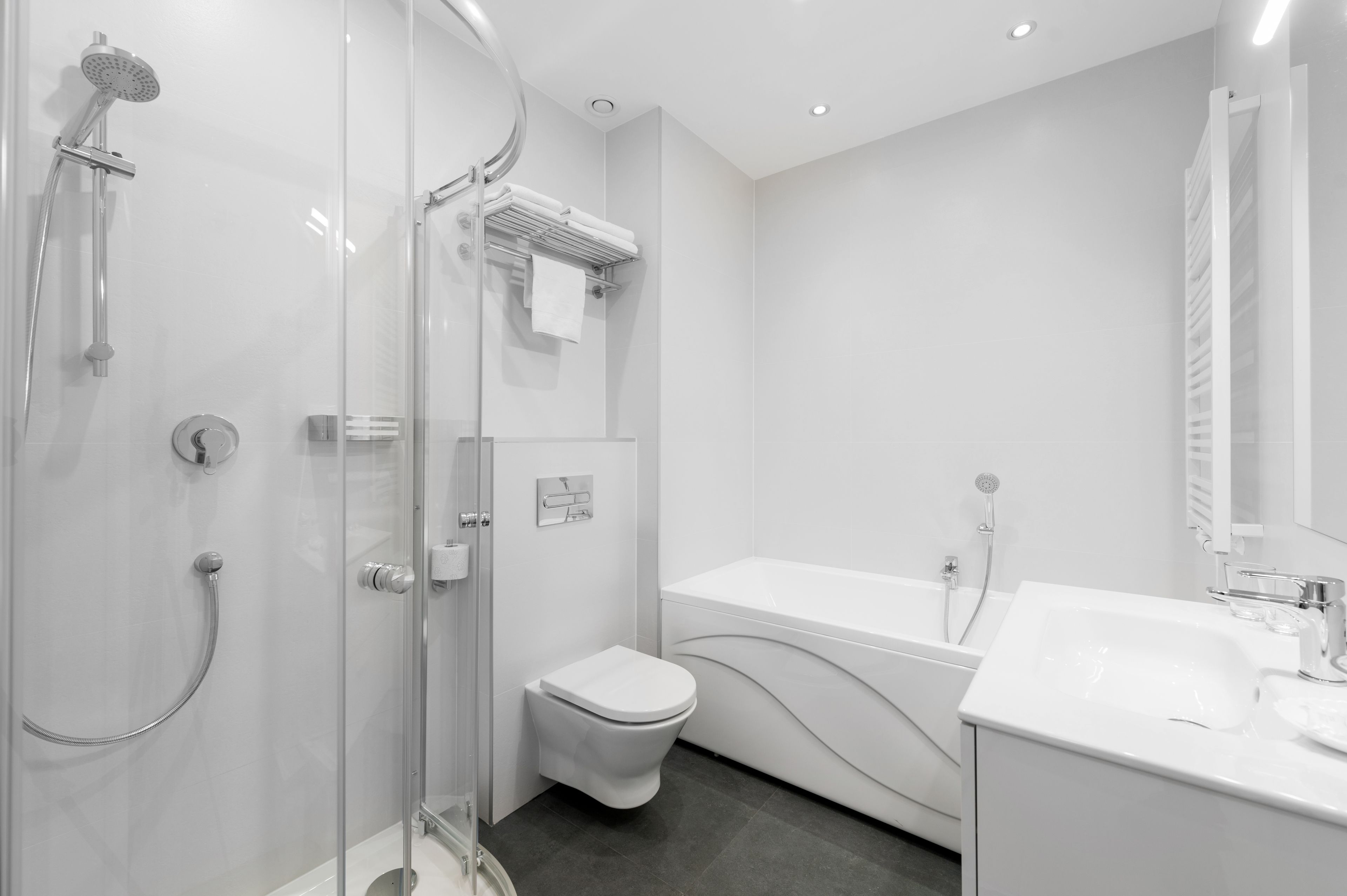 Superior Apartment | Bathroom | Free toiletries, hair dryer, slippers, towels