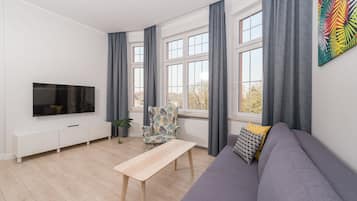 Superior appartement | Een bureau, verduisterende gordijnen, geluiddichte muren