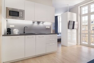 스탠다드 아파트 | 전용 주방 | 대용량 냉장고, 전자레인지, 쿡탑, 식기 세척기