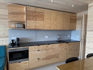 Fridge, dishwasher