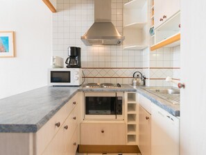 Fridge, dishwasher