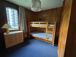 2 bedrooms