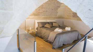 Kamar Quadruple, teras | Didekorasi berbeda-beda dan dilengkapi dengan perabotan berbeda-beda