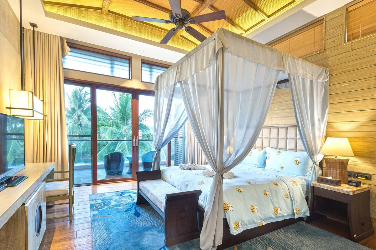 Zimmersafe, Schreibtisch, Verdunkelungsvorhänge, Bügeleisen/Bügelbrett