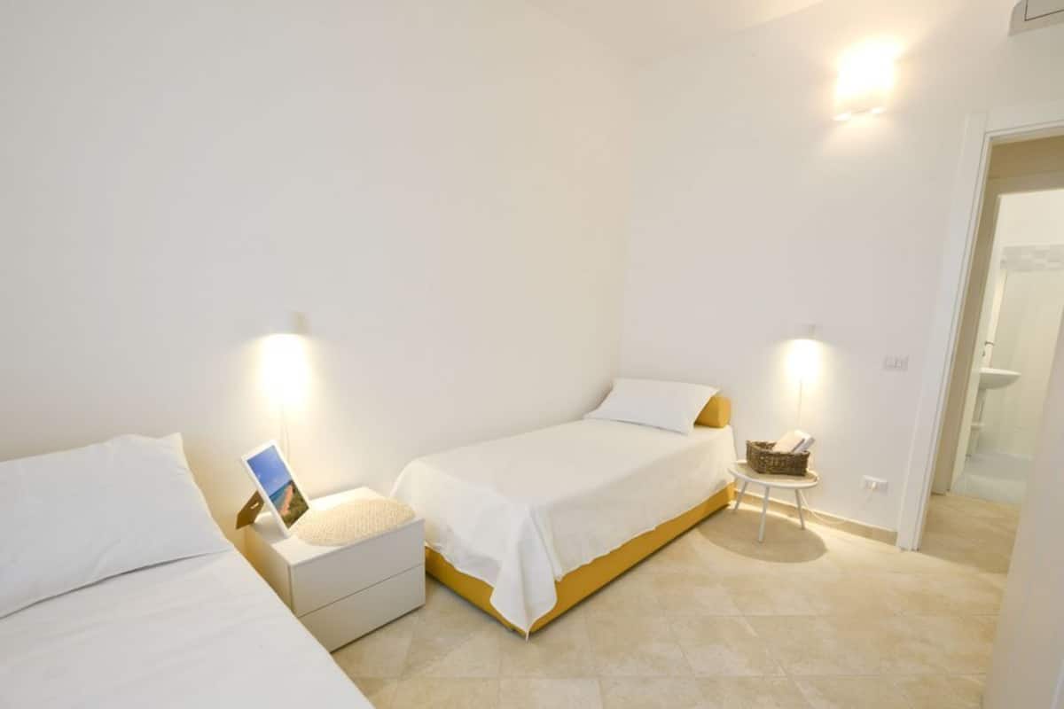 2 habitaciones, decoración personalizada y muebles diferentes