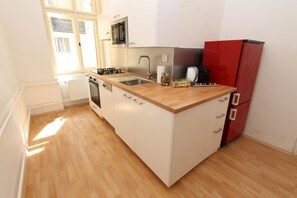 Basic Quadruple Room, 2 Bedrooms, Kitchen | Private kitchenette | Fridge, oven, stovetop, dishwasher - Zizka Home Apartments (Prague)