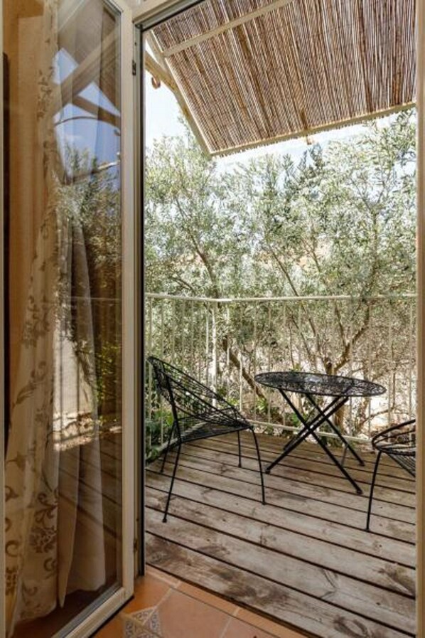 Suite, 1 grand lit, non-fumeurs | Balcon