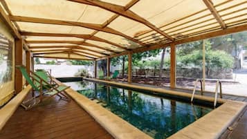 Indoor pool, pool loungers