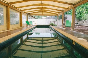 Indoor pool, pool loungers