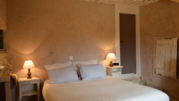 Familiekamer, kamers met tussendeur (Rustrel) | Donsdekens, verduisterende gordijnen, beddengoed