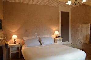 家庭房, 连通房 (Rustrel) | 羽绒被、遮光窗帘、床单