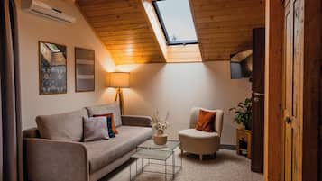 Economy Suite, 1 Double Bed, Non Smoking | Desk, iron/ironing board, cribs/infant beds, free WiFi