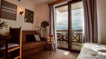 Standard Double or Twin Room, 1 Bedroom, Non Smoking, Mountain View | Desk, iron/ironing board, cribs/infant beds, free WiFi