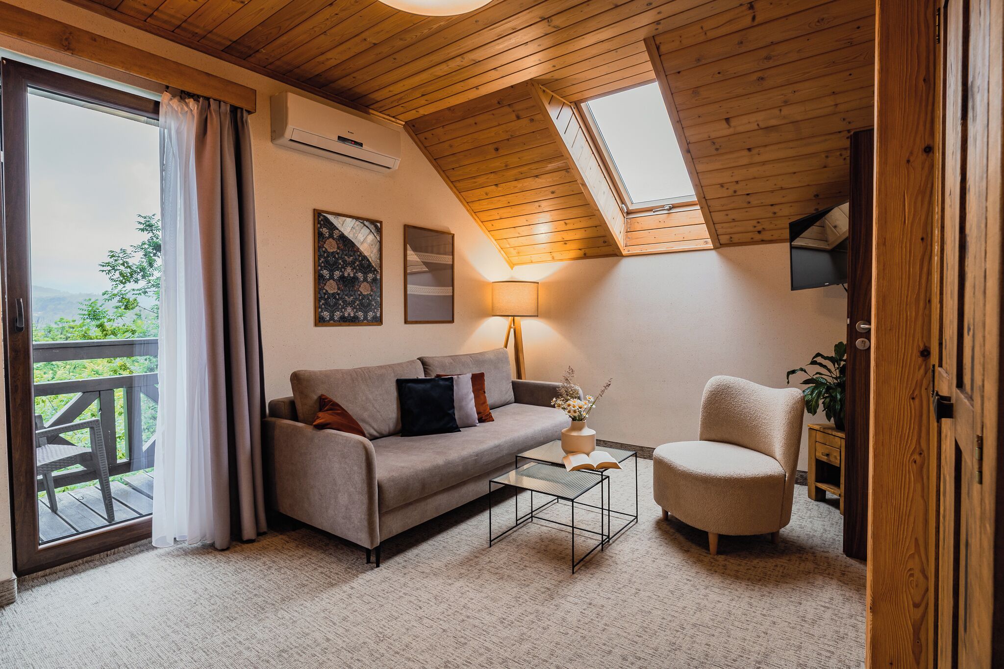 Economy Suite, 1 Double Bed, Non Smoking | Desk, iron/ironing board, cribs/infant beds, free WiFi