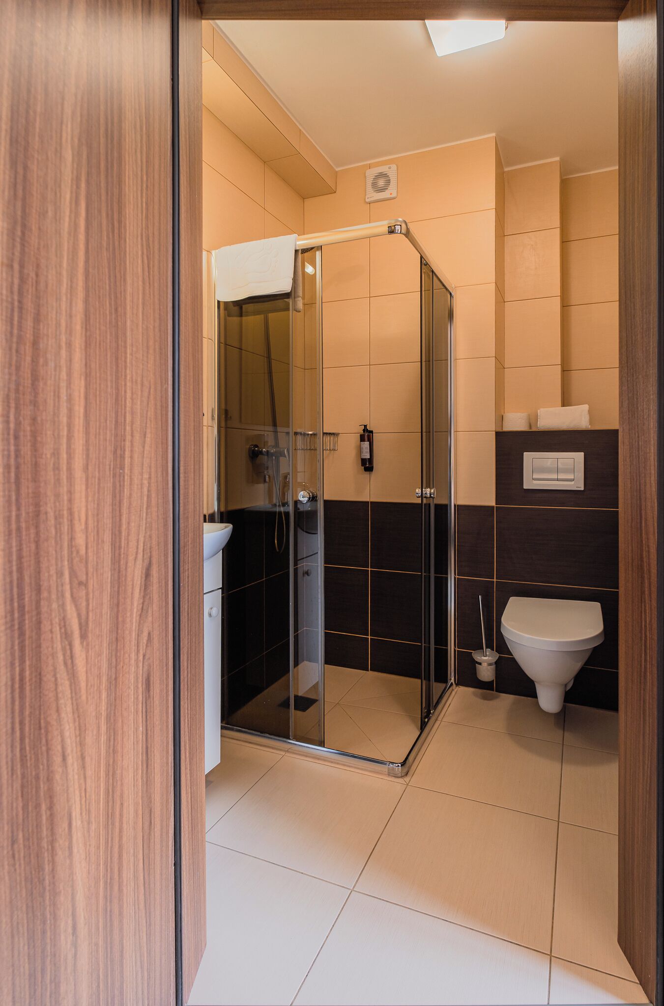 desk, iron/ironing board, cots/infant beds, free wifi