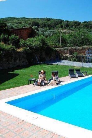 Kolam renang terbuka 