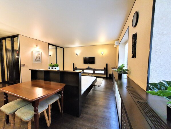 Departamento, 1 cama matrimonial (А-112) | Tabla de planchar con plancha, wifi gratis y ropa de cama