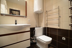Apartment (A-136) | Bügeleisen/Bügelbrett, kostenloses WLAN, Bettwäsche