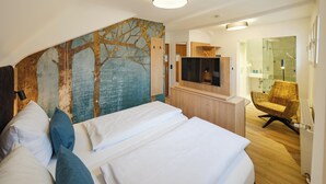 A hotel room with a large bed, a TV, a seating area, and a bathroom. - Goldener Engel Hotel - Restaurant (Heppenheim)