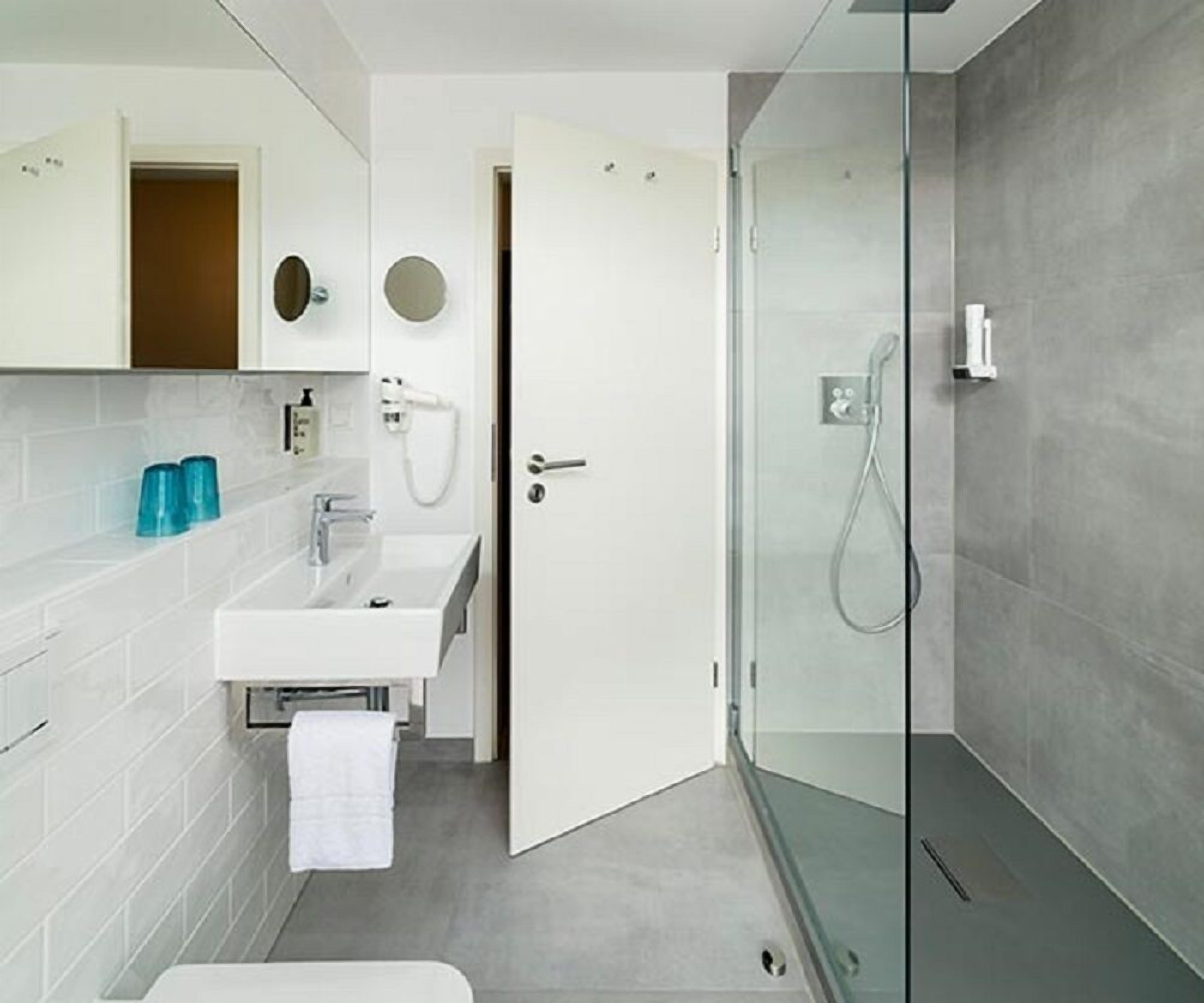 single room | bathroom | shower, hair dryer, towels