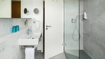 Cosy Single | Salle de bain | Douche, sĂšche-cheveux, serviettes fournies