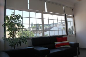 60-cm-Flachbildfernseher mit Kabelempfang, Fernseher