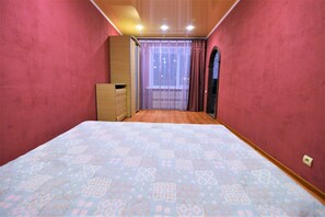 Departamento | 2 habitaciones, escritorio, tabla de planchar con plancha y wifi gratis 