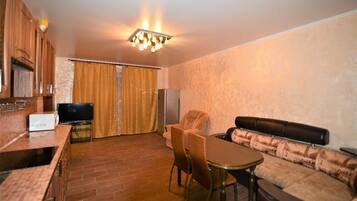 Apartment | Essbereich im Zimmer