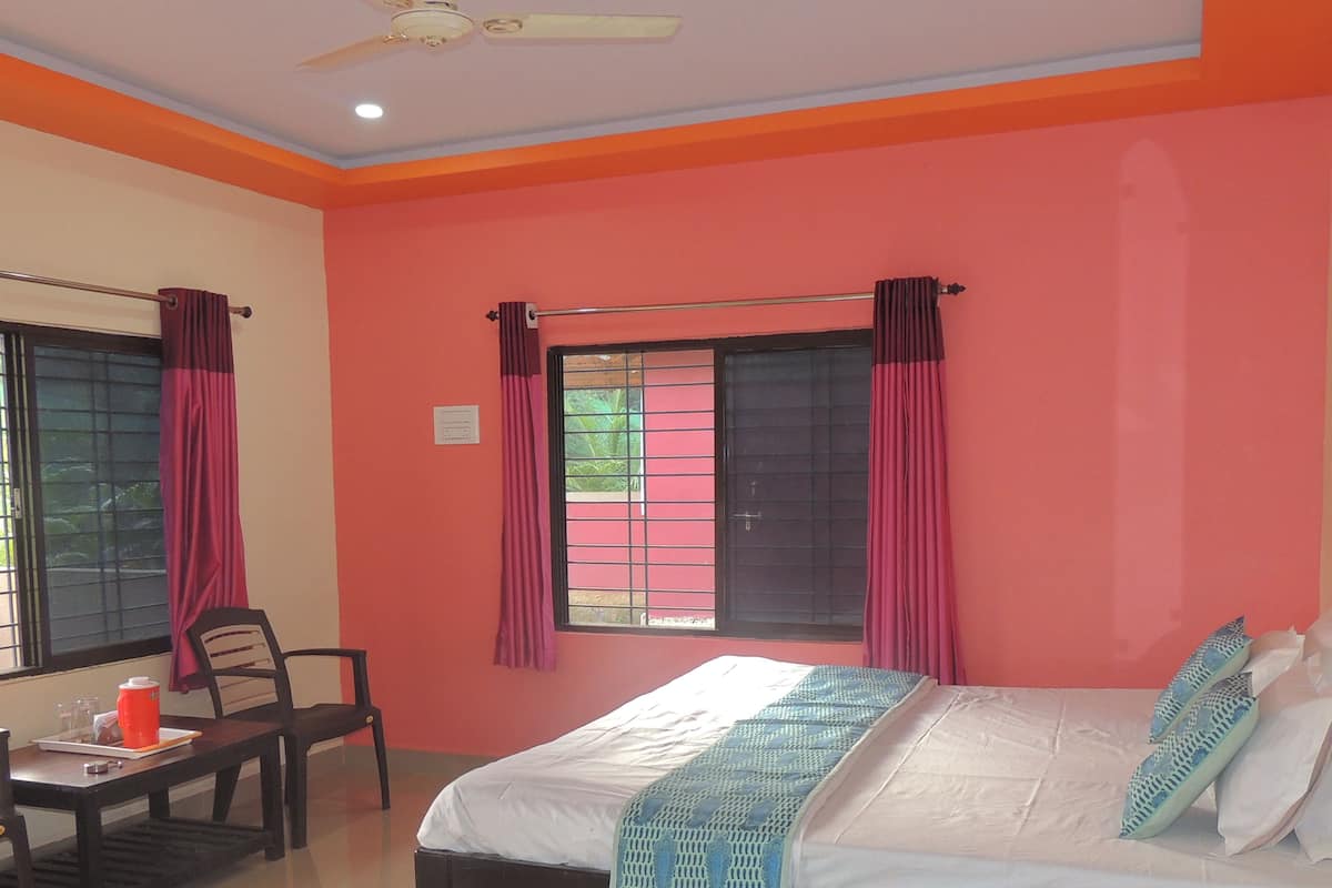 Deluxe Single Room | Desk, blackout drapes, bed sheets