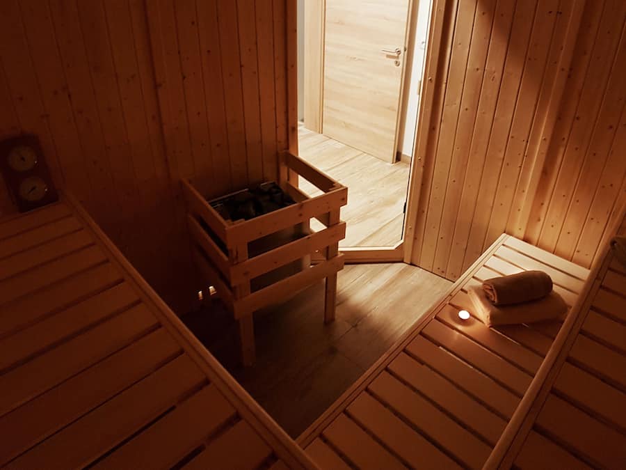 Sauna, hot tub