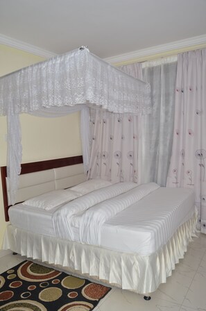 Desk, free cots/infant beds, free WiFi, bed sheets