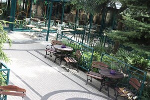 Açık havada yemek servisi