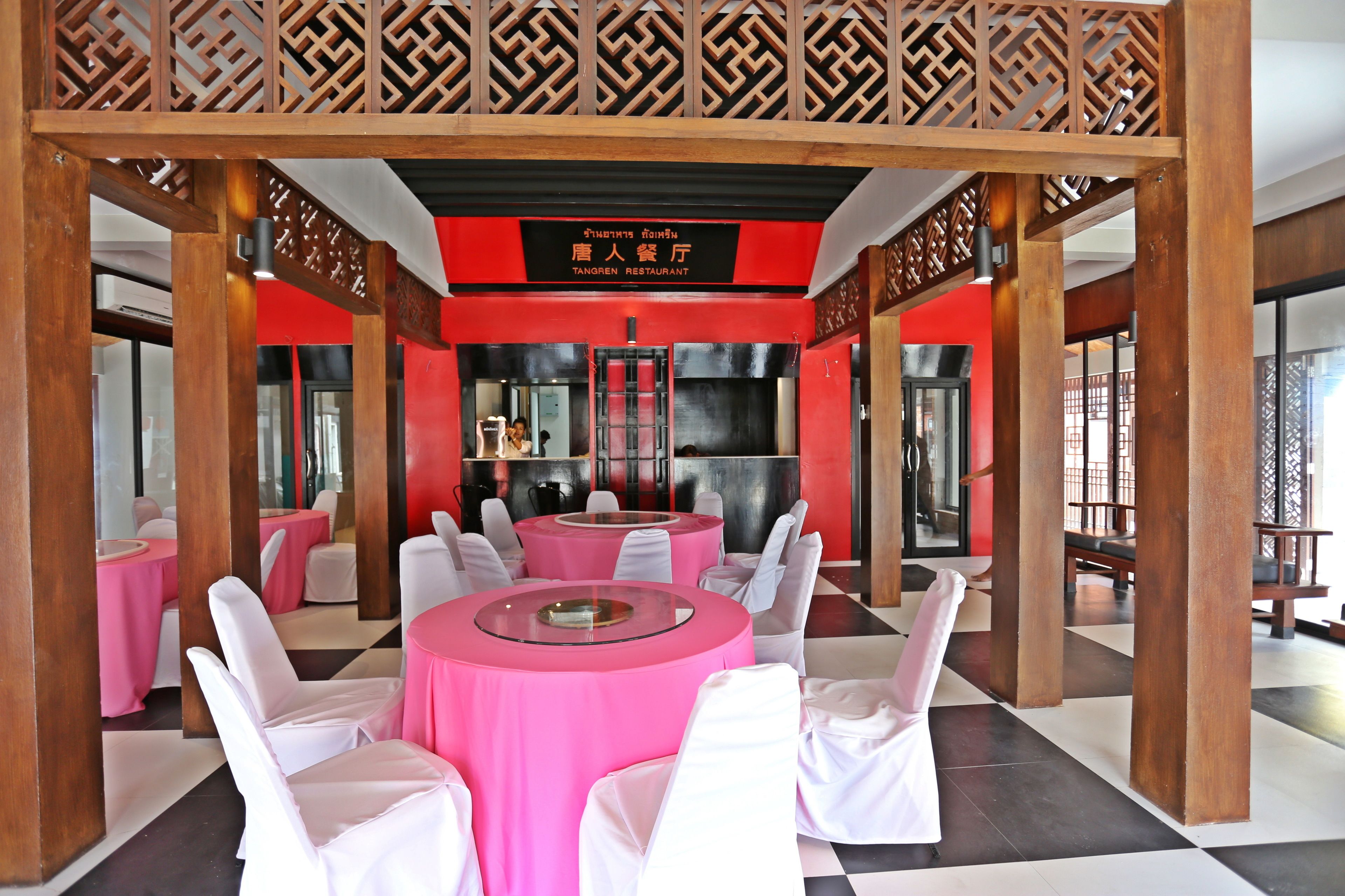 บริการอาหารเช้า อาหารกลางวัน อาหารเย็น, อาหารนานาชาติ