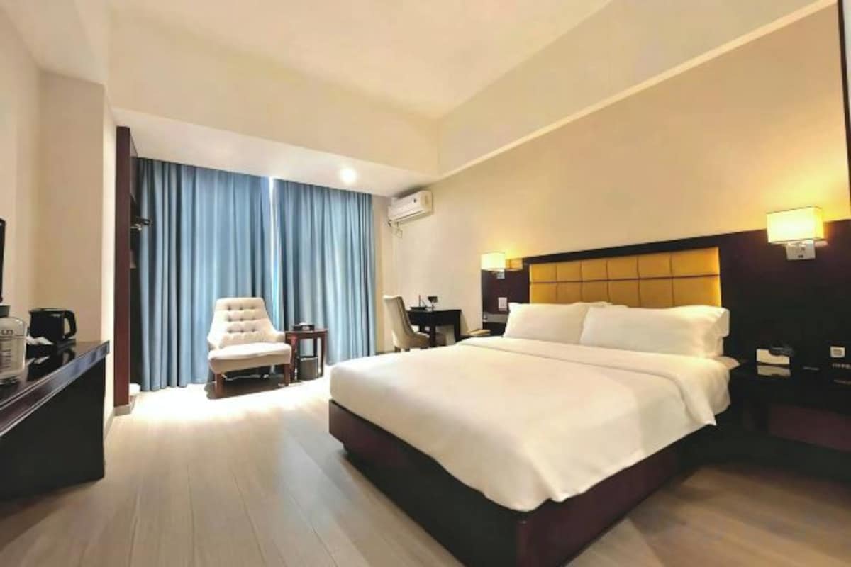 Standard Queen Room